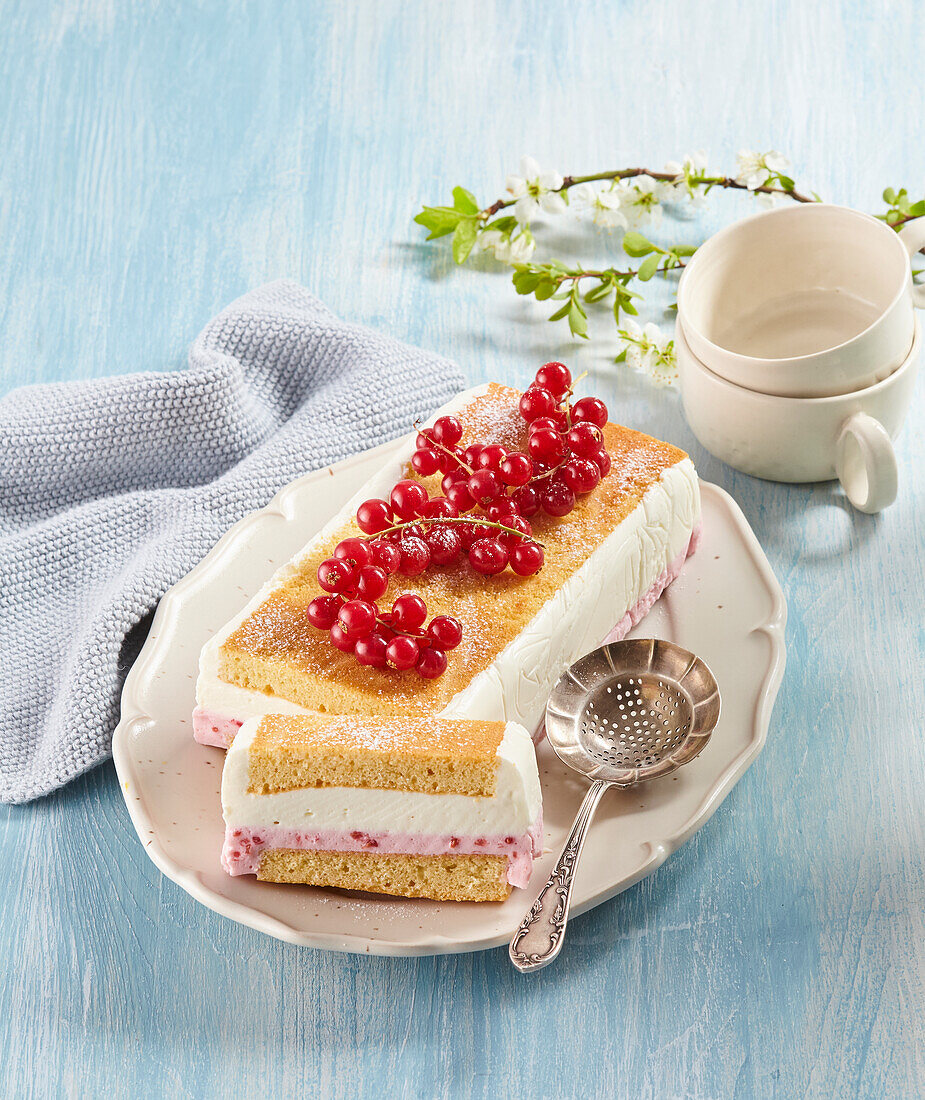 Creamy red currant cake loaf