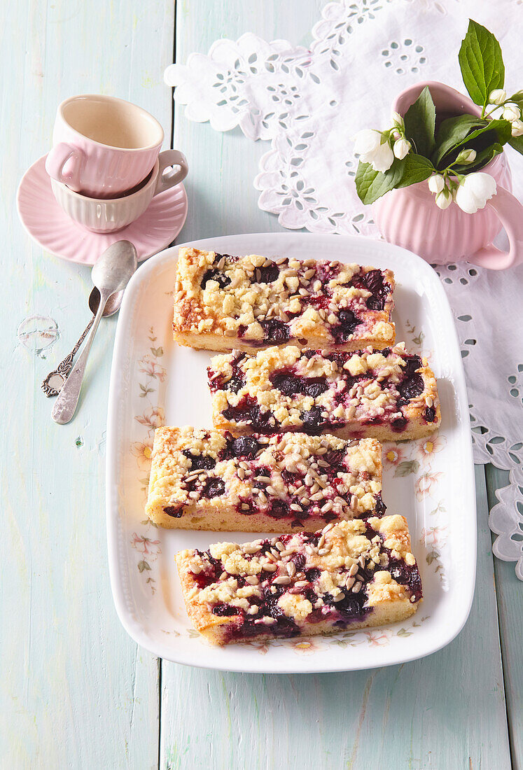 Blaubeer-Kefir-Streuselkuchen