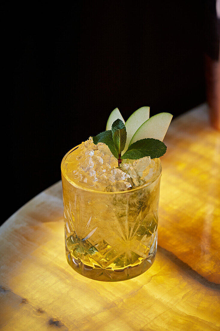 Mint apple cocktail