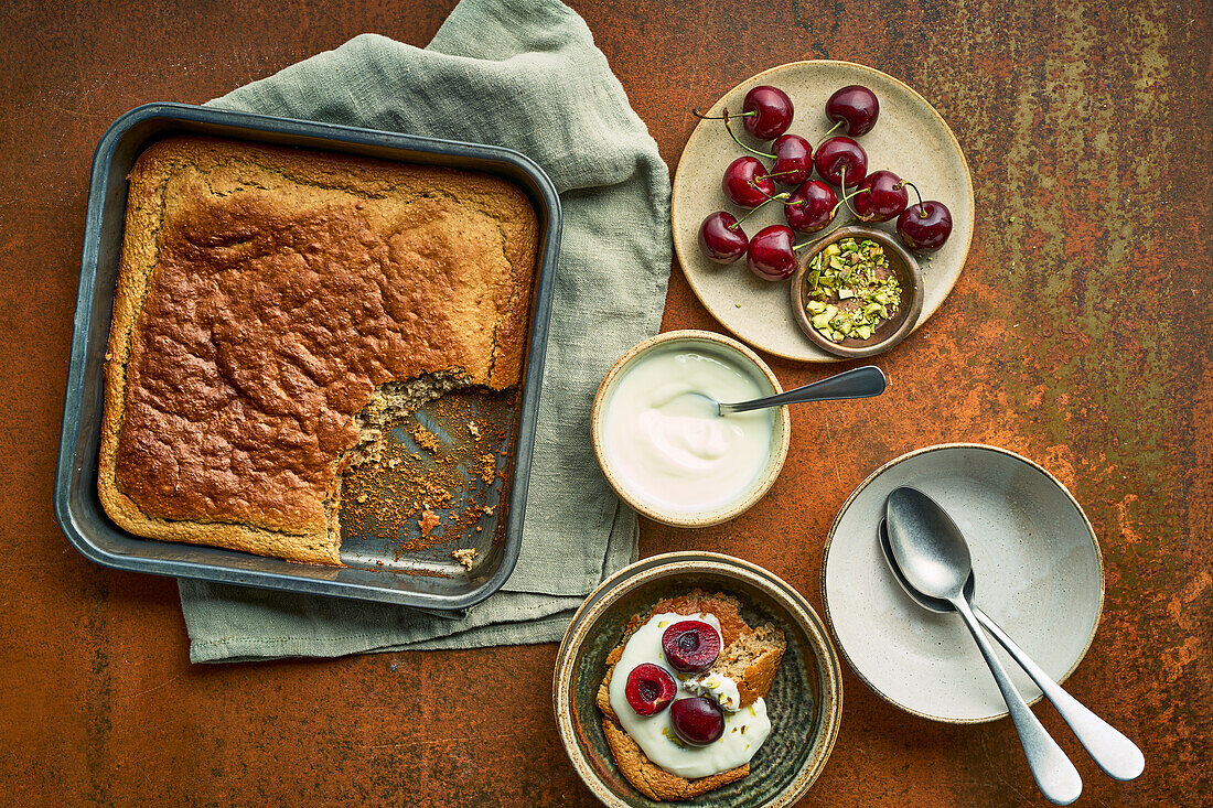 Haferkuchen mit Joghurt und Kirschen