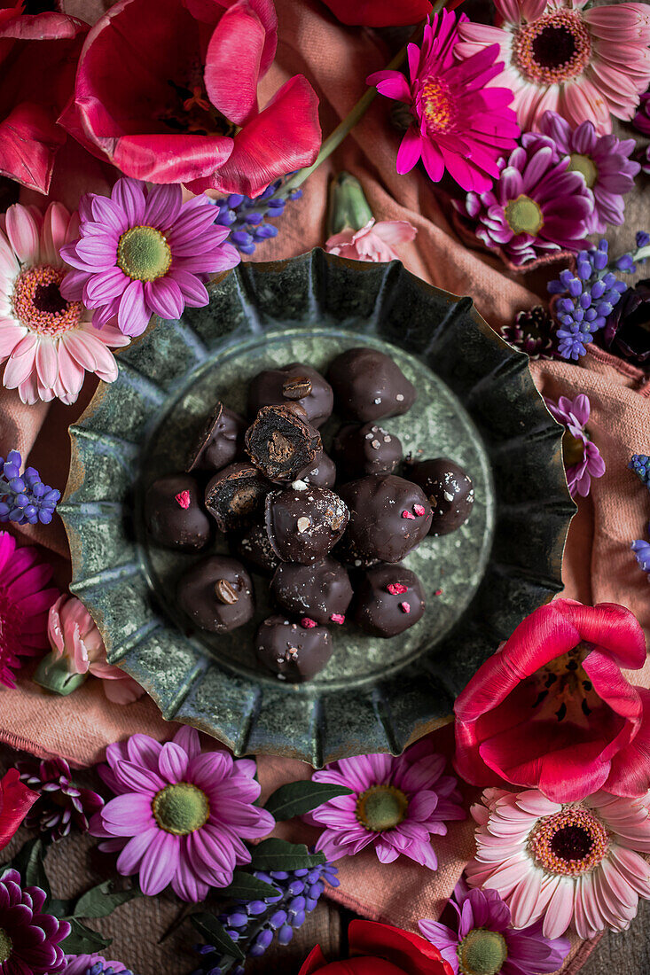 Date pralines covered in chocolate