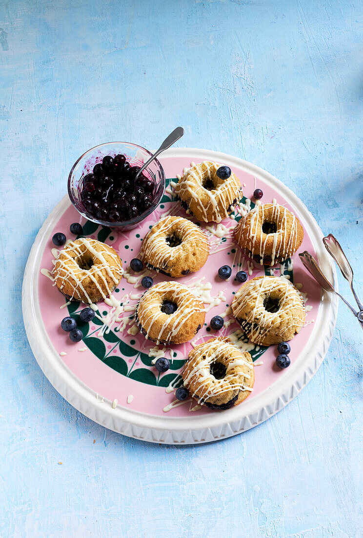 Blaubeer-Vanille-Minigugelhupfe