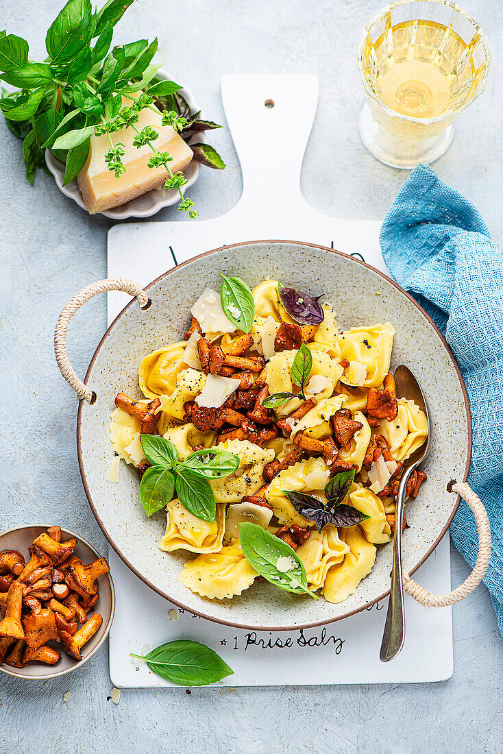 Tortellini with chanterelles and fresh basil