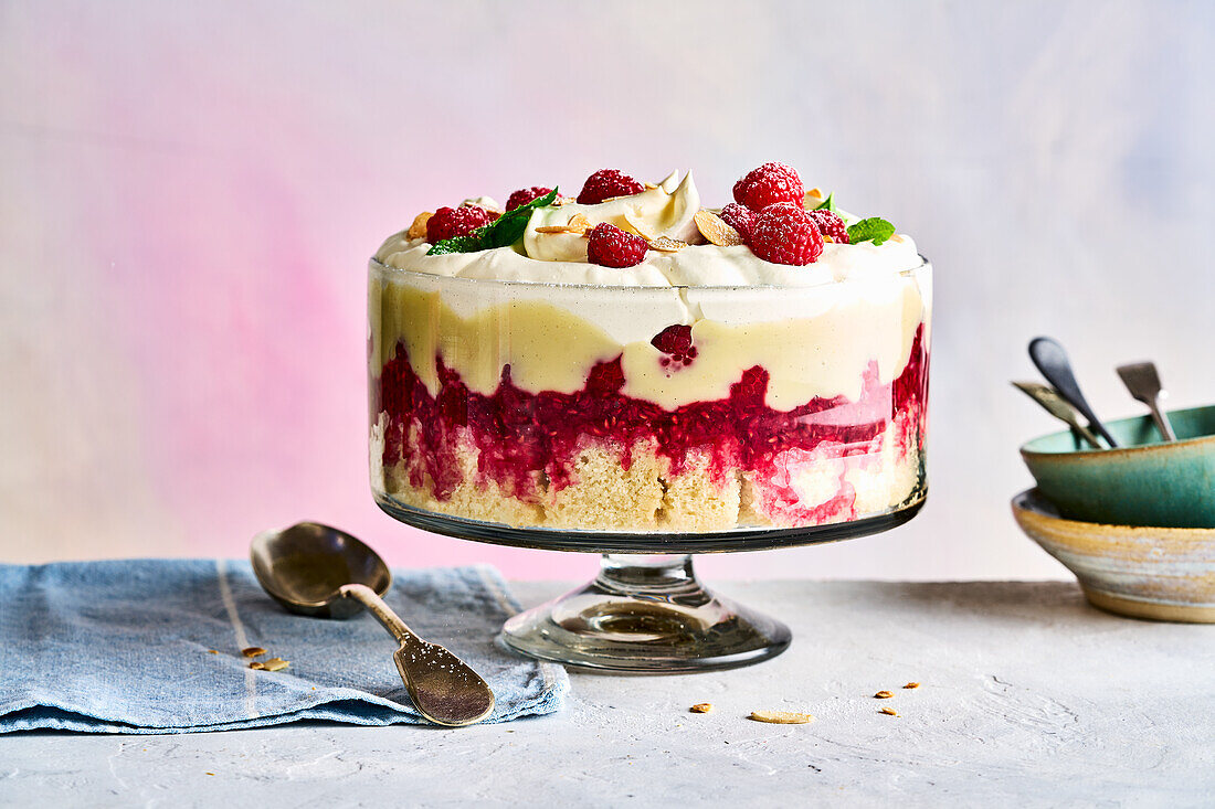 Veganes Trifle mit Himbeeren