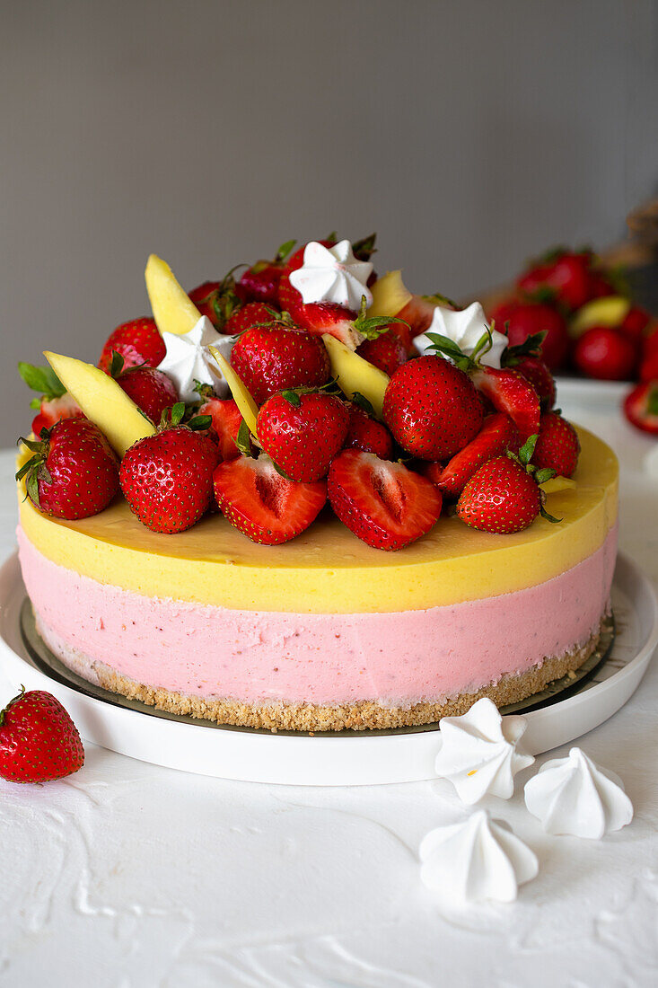 Strawberry and mango cake (no bake)