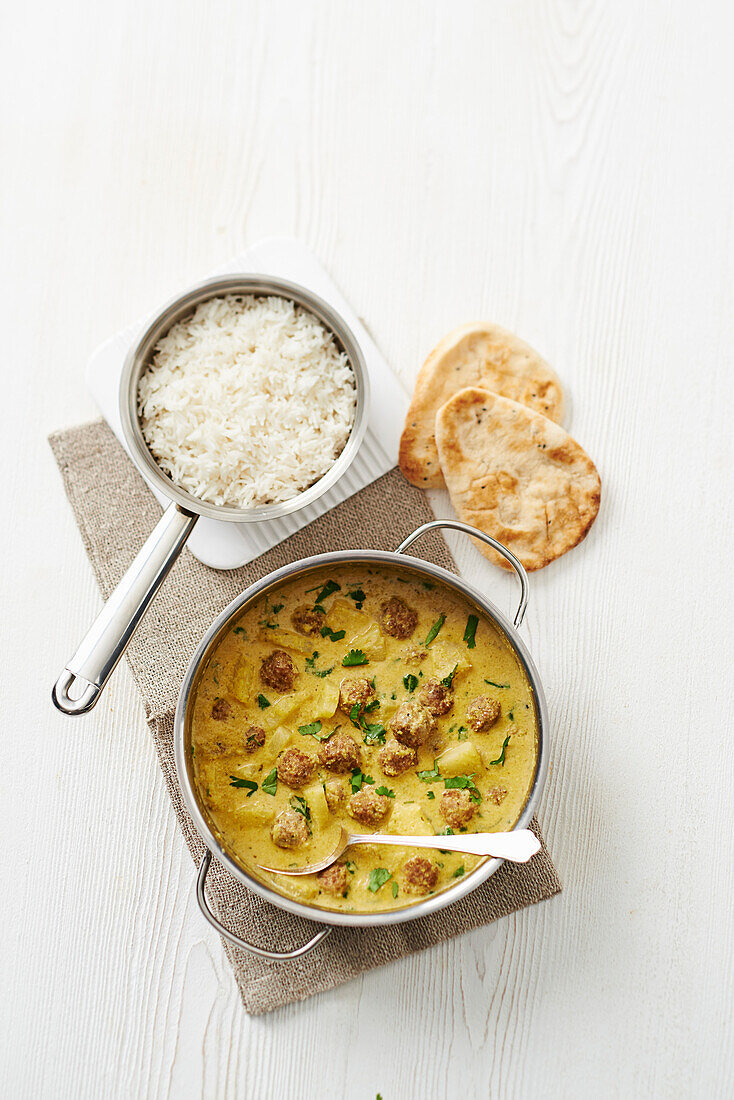 Pineapple curry with turkey meatballs