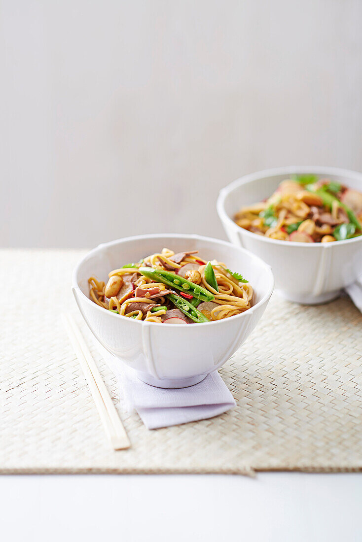 Nudelsalat mit Rindlfleisch und Ingwer-Dressing