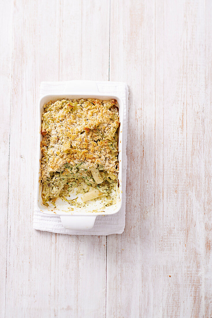 Pasta bake with pesto and zucchini