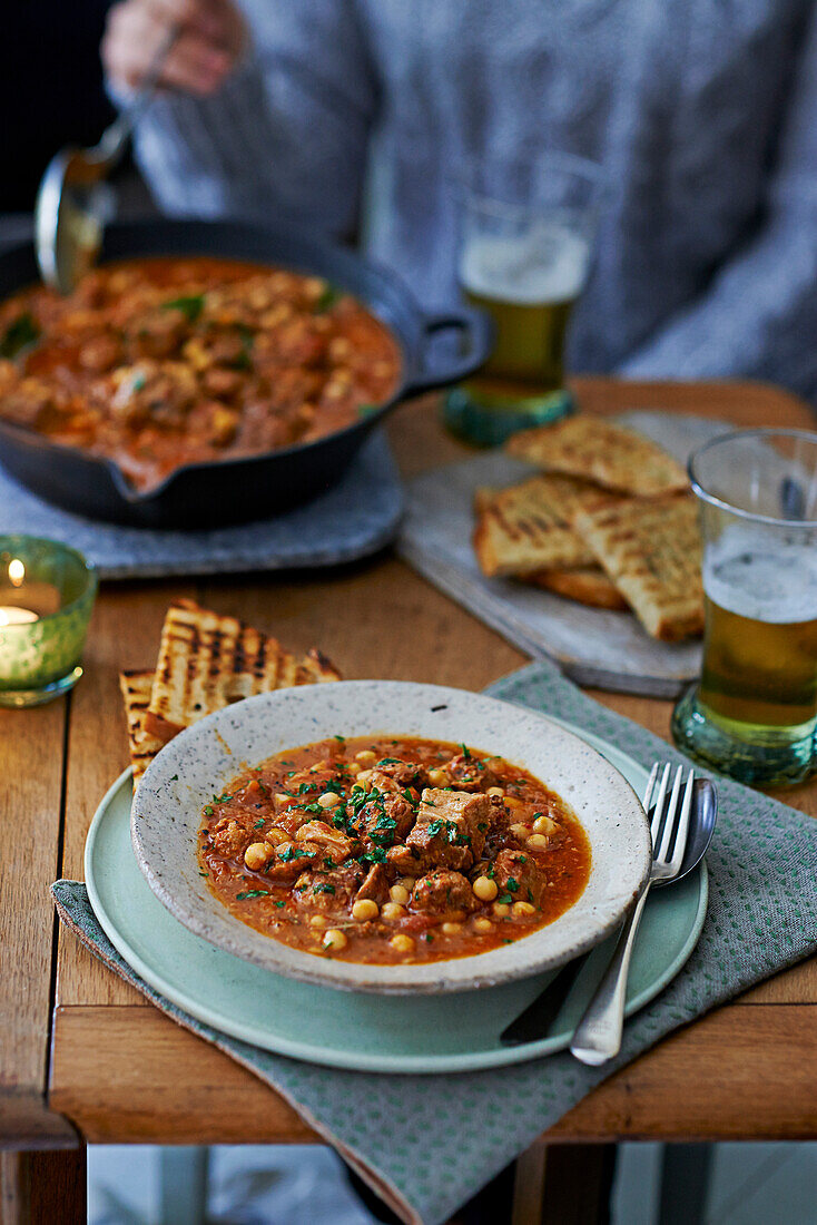 Kichererbsenauflauf mit Chorizo und Schweinebauch