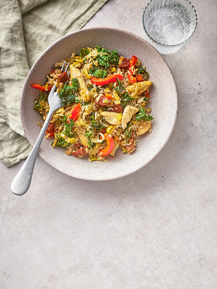 Stir-fry with chicken, vegetables and brown rice