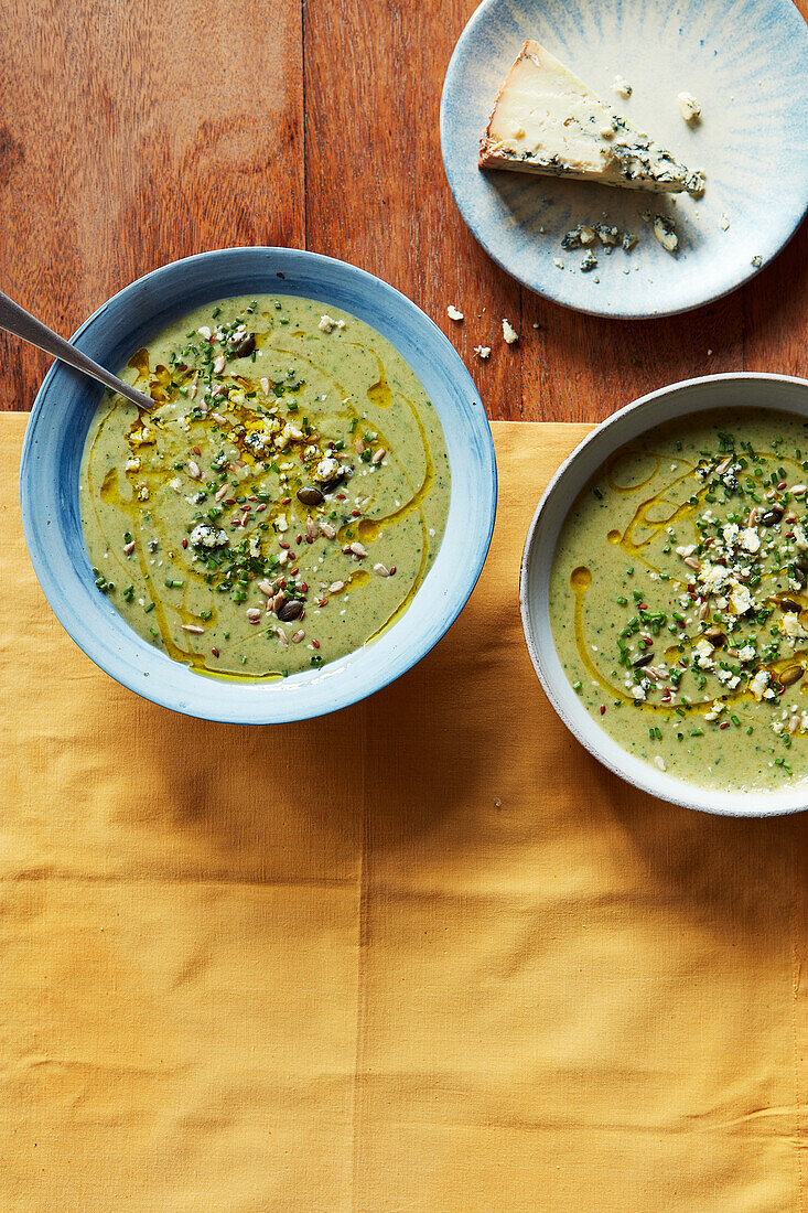 Broccoli soup with buttermilk and blue cheese