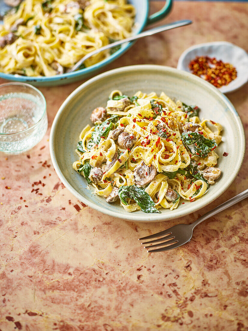 Creamy mushroom and spinach tagliatelle