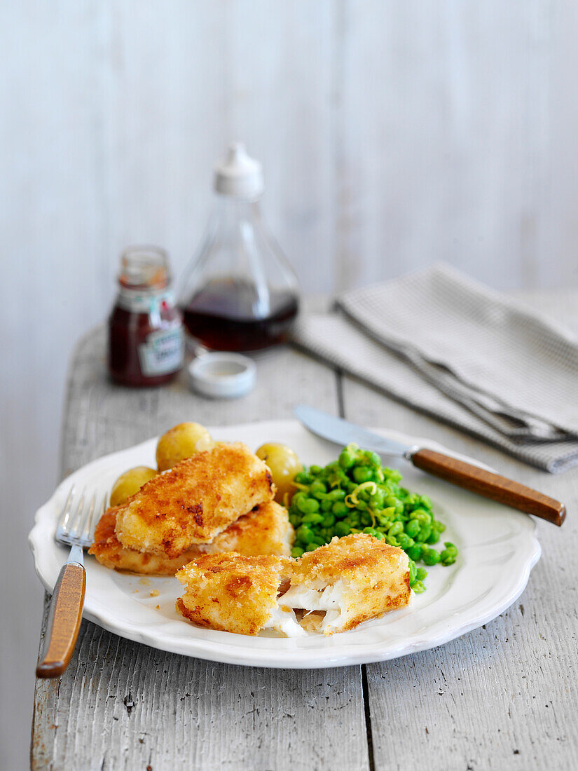 Fried fish with mashed peas