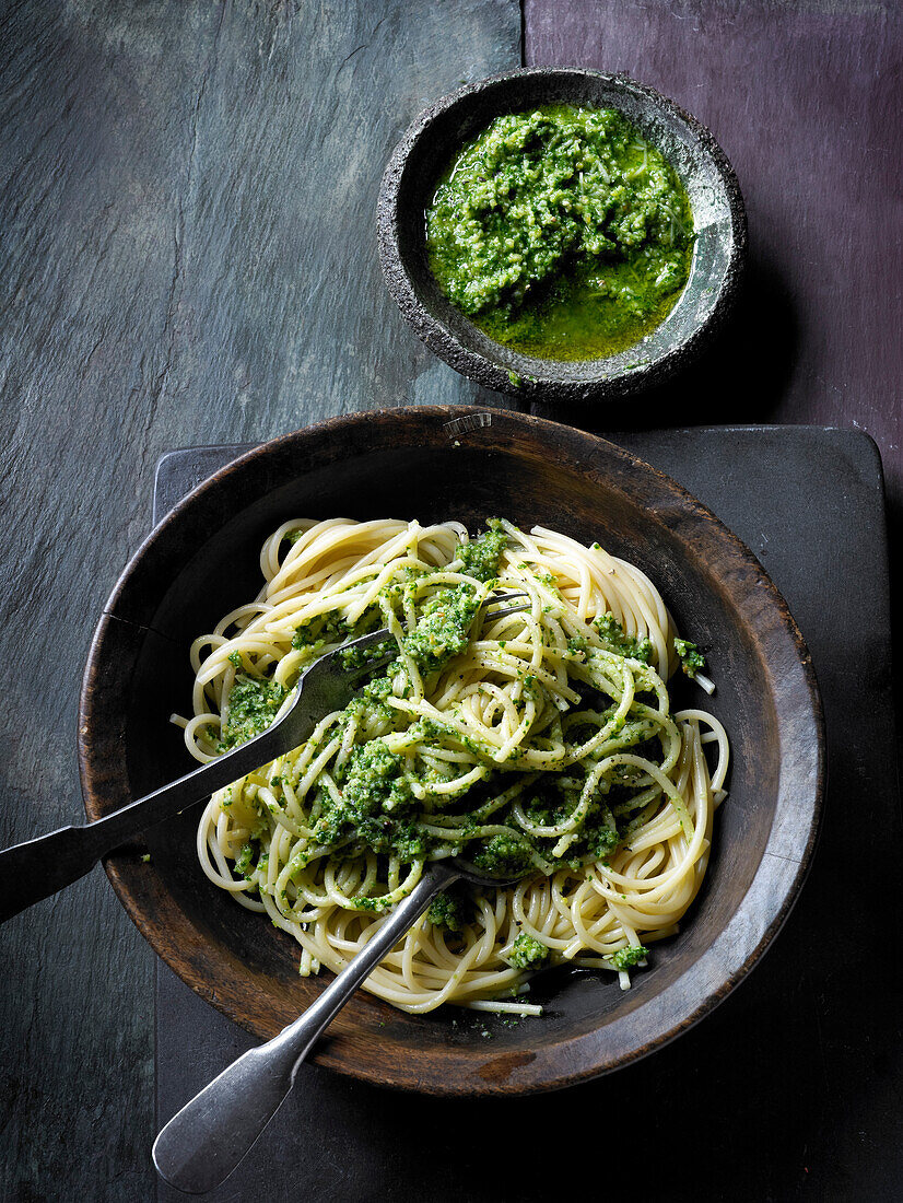 Spaghetti with kale pesto
