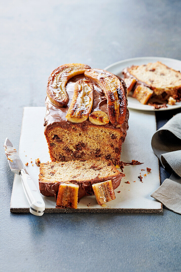 Banana and chocolate cake with caramelised bananas