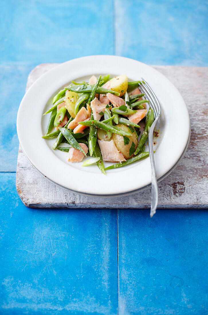 Potato salad with string beans and smoked trout