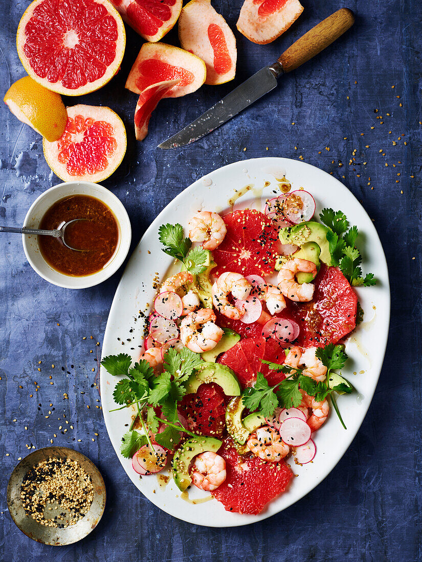 Juicy grapefruit-and-avocado salad with prawns and tamarind