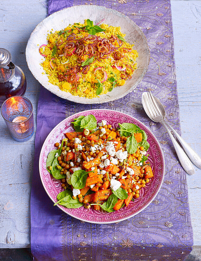 Goldener Couscous mit Aprikosen und Karotten-Pistazien-Feta-Salat mit Minze