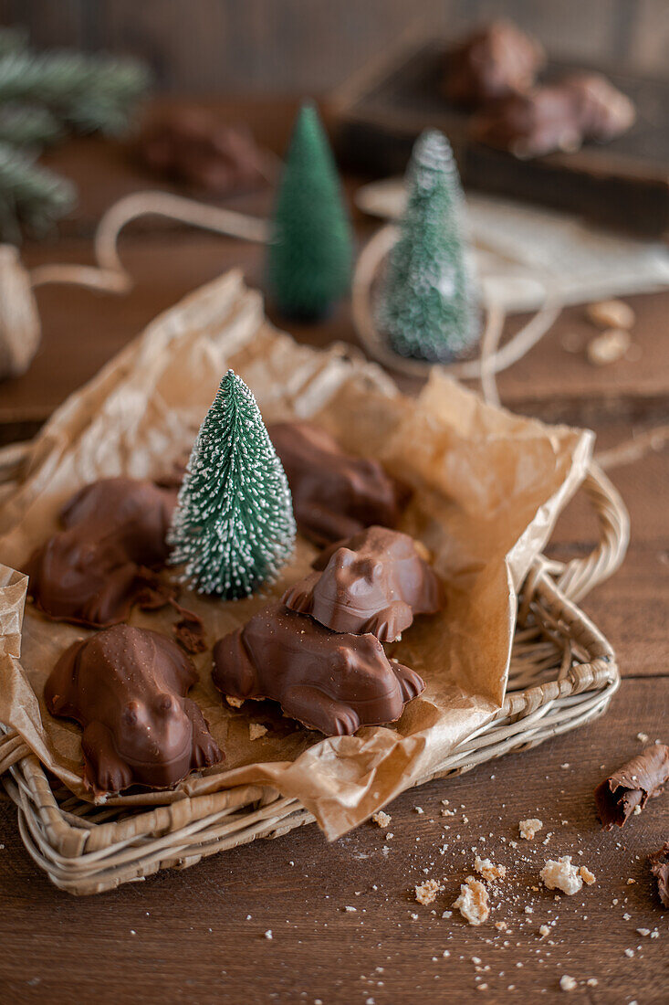 Frog-shaped chocolate pralines