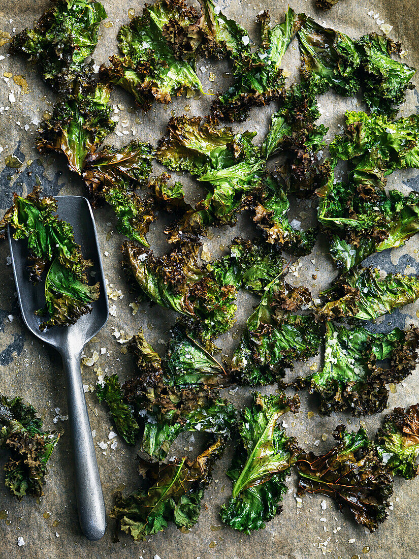 Kale chips on baking paper