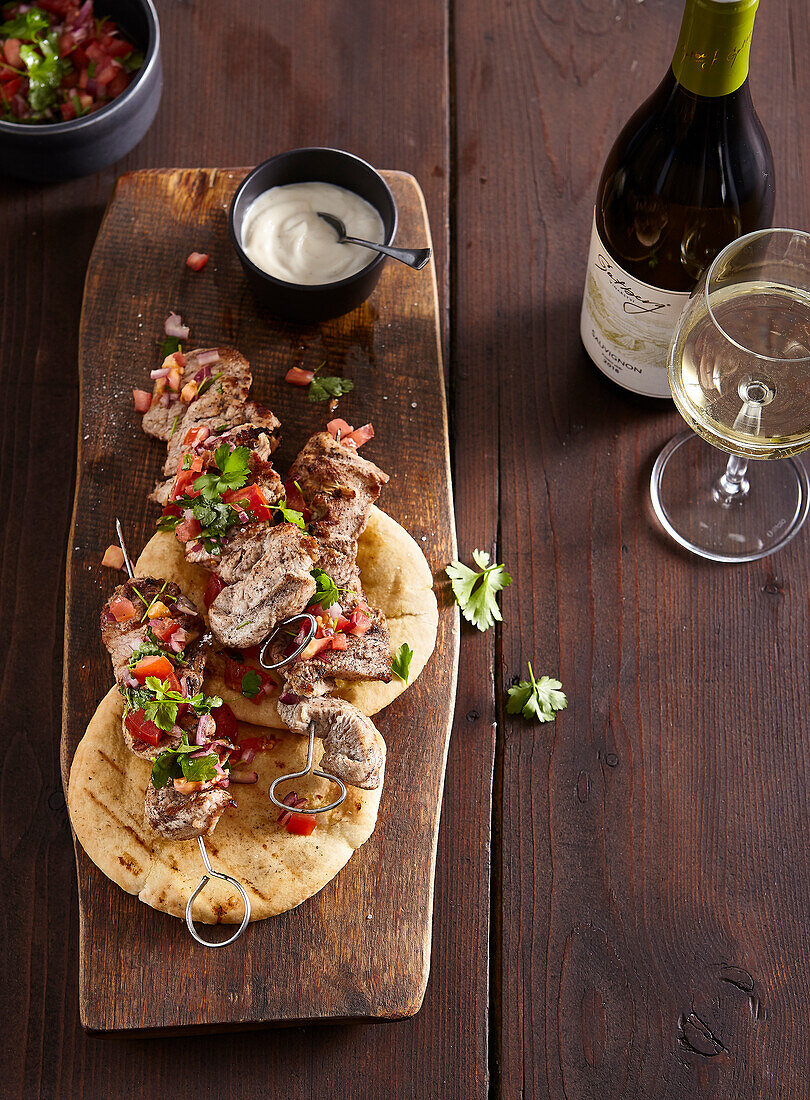 Putenkebab mit Tomaten-Petersilien-Salsa