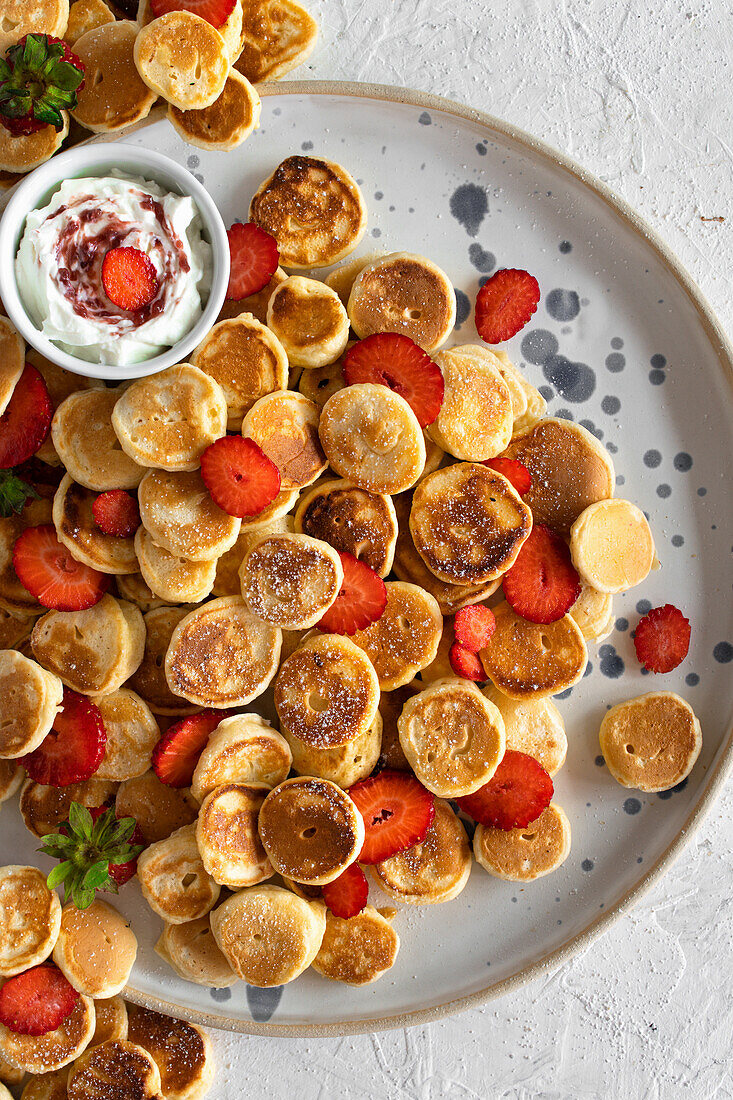 Mini-Pancakes mit Erdbeeren