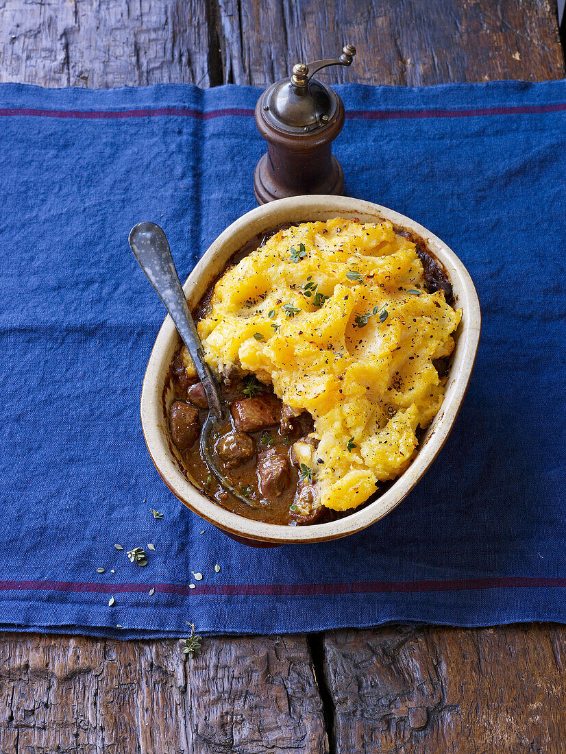 Jäger-Pie mit Wildfleisch und Kartoffelpüreehaube