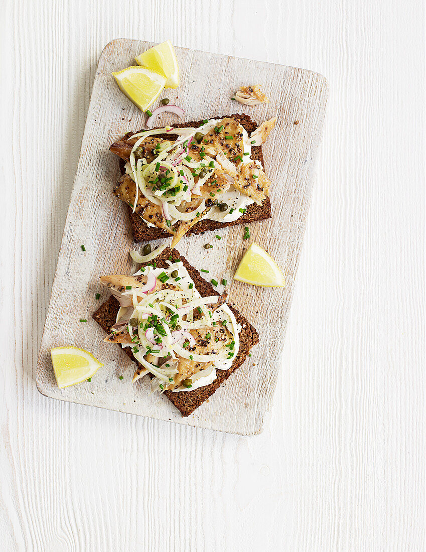 Open Sandwich mit Makrele und Fenchelsalat