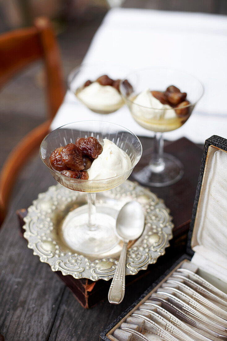 Vanillecreme mit Kastanien in Cognac