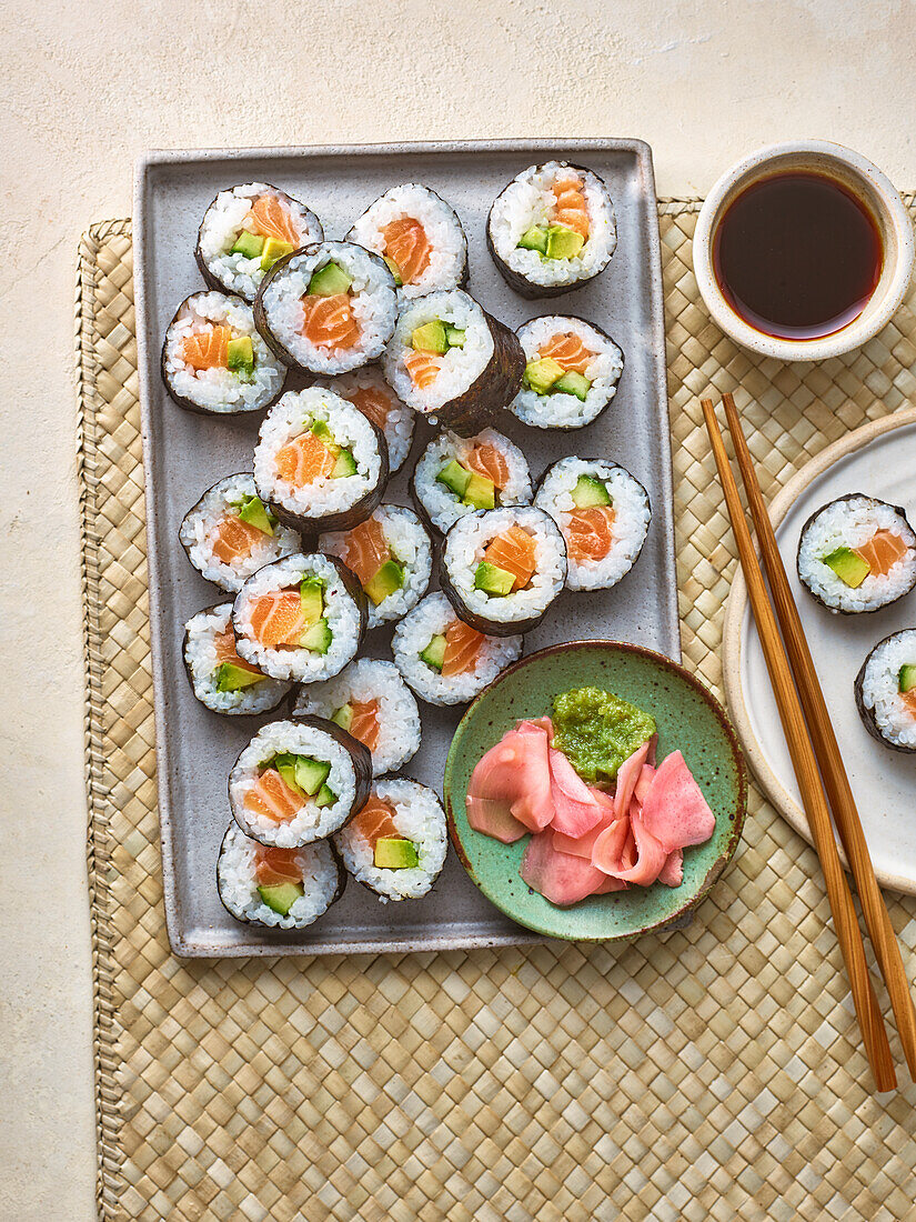 Lachs-Avocado-Maki