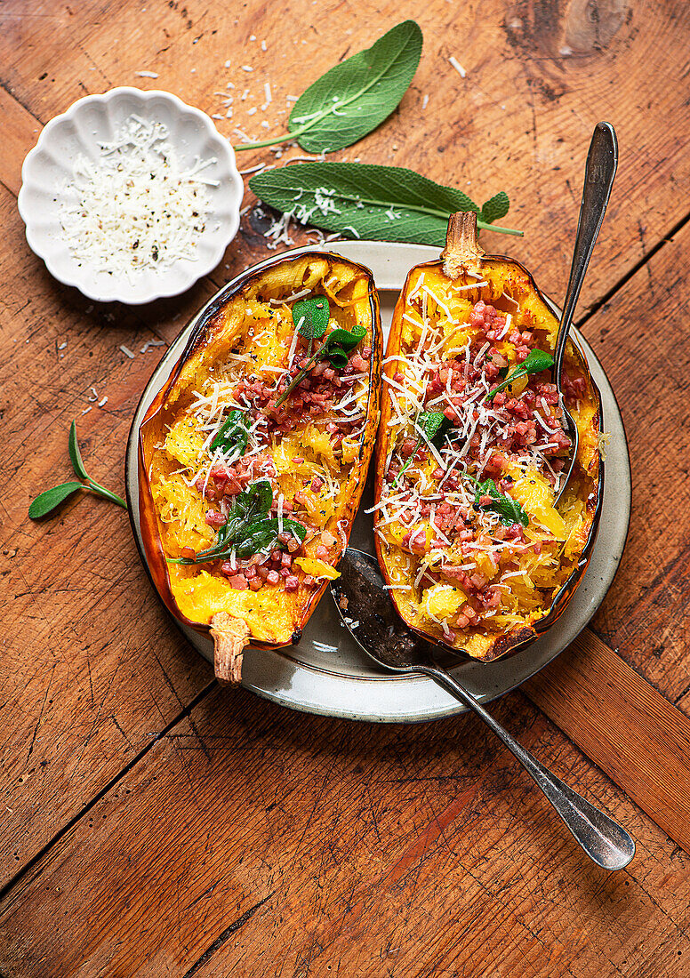 Stuffed spaghetti squash with bacon