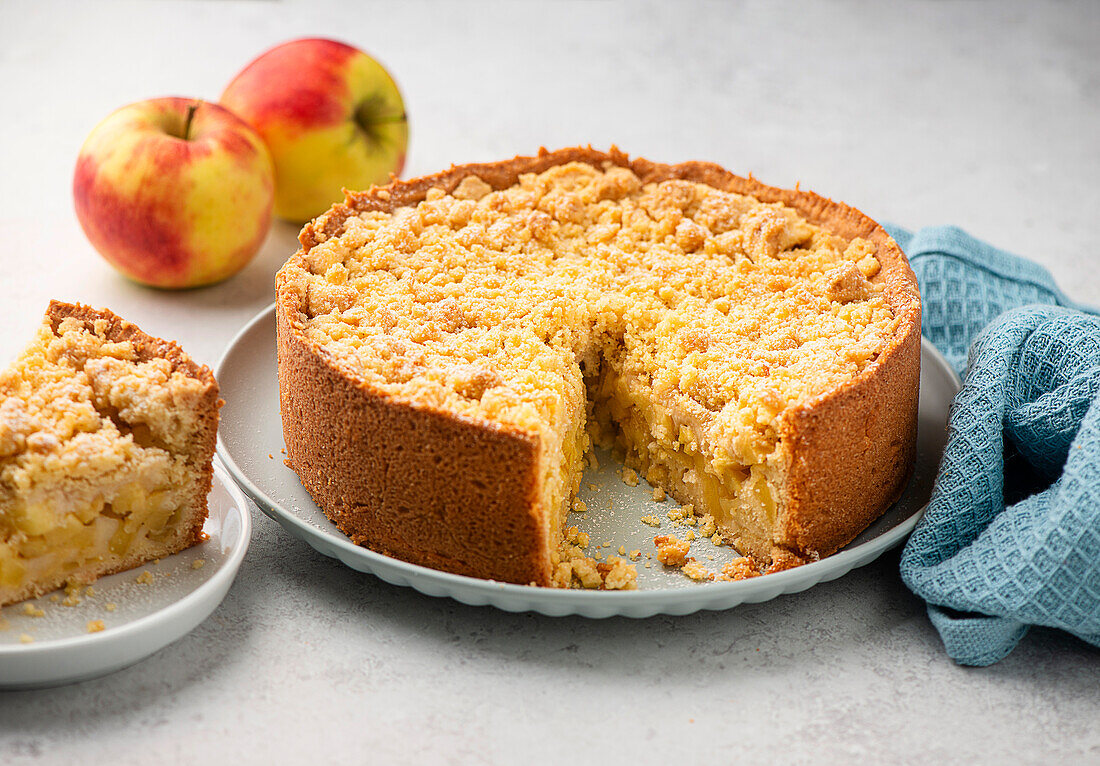 Grandma's apple crumble pie