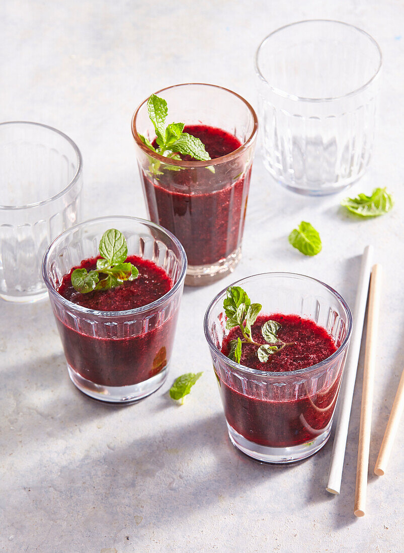Blueberry-mint smoothie