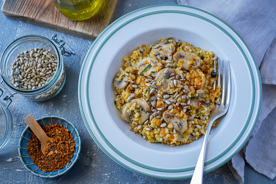 Bulgur mit Linsen, Champignons und Gemüse