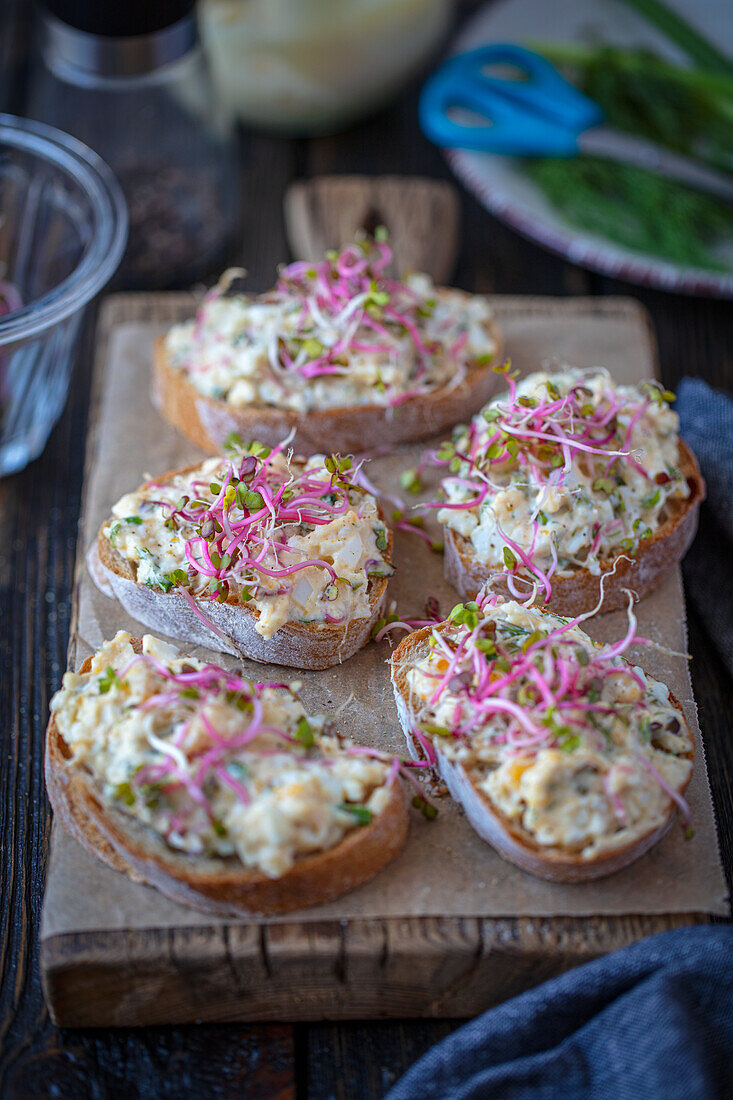 Bread with egg salad and sprouts