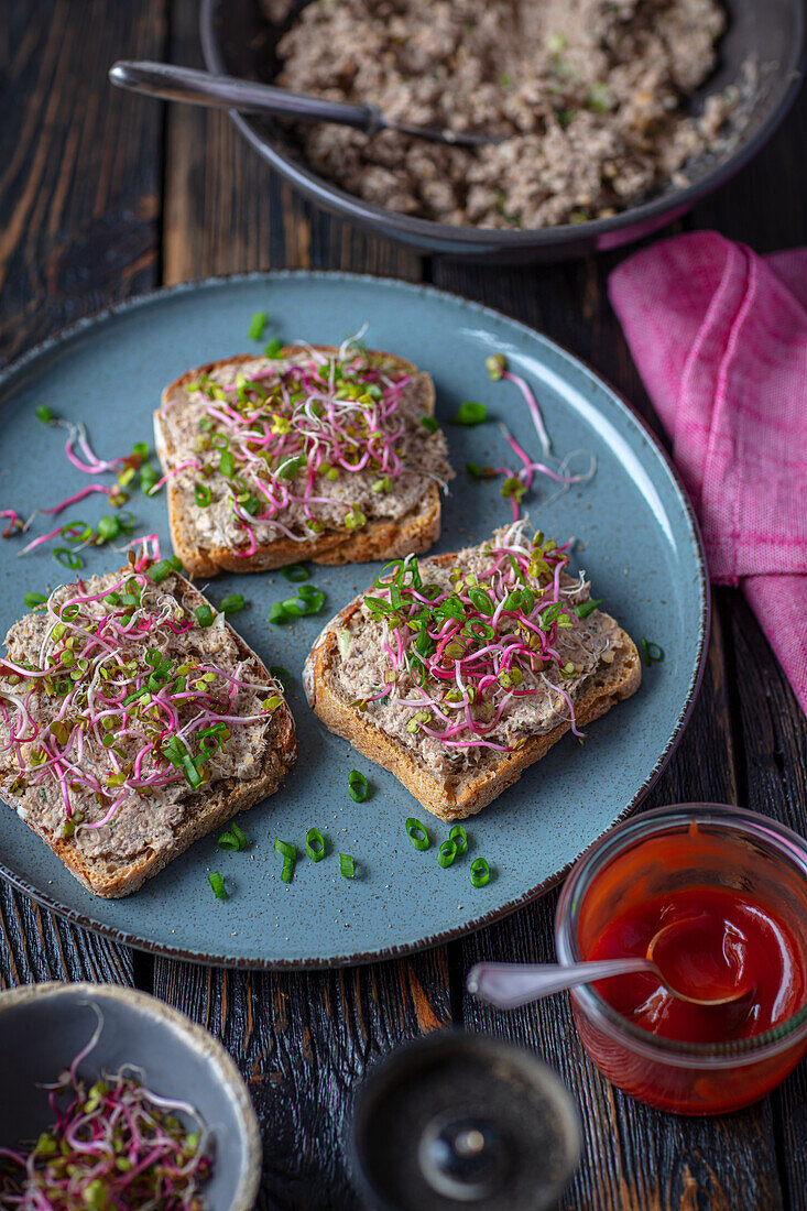 Sardines and chickpeas spread, wholemaela bread