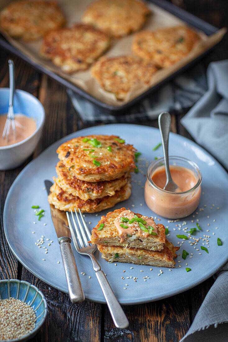 Okonomiyaki (Bratlinge mit Kohl, Japan)