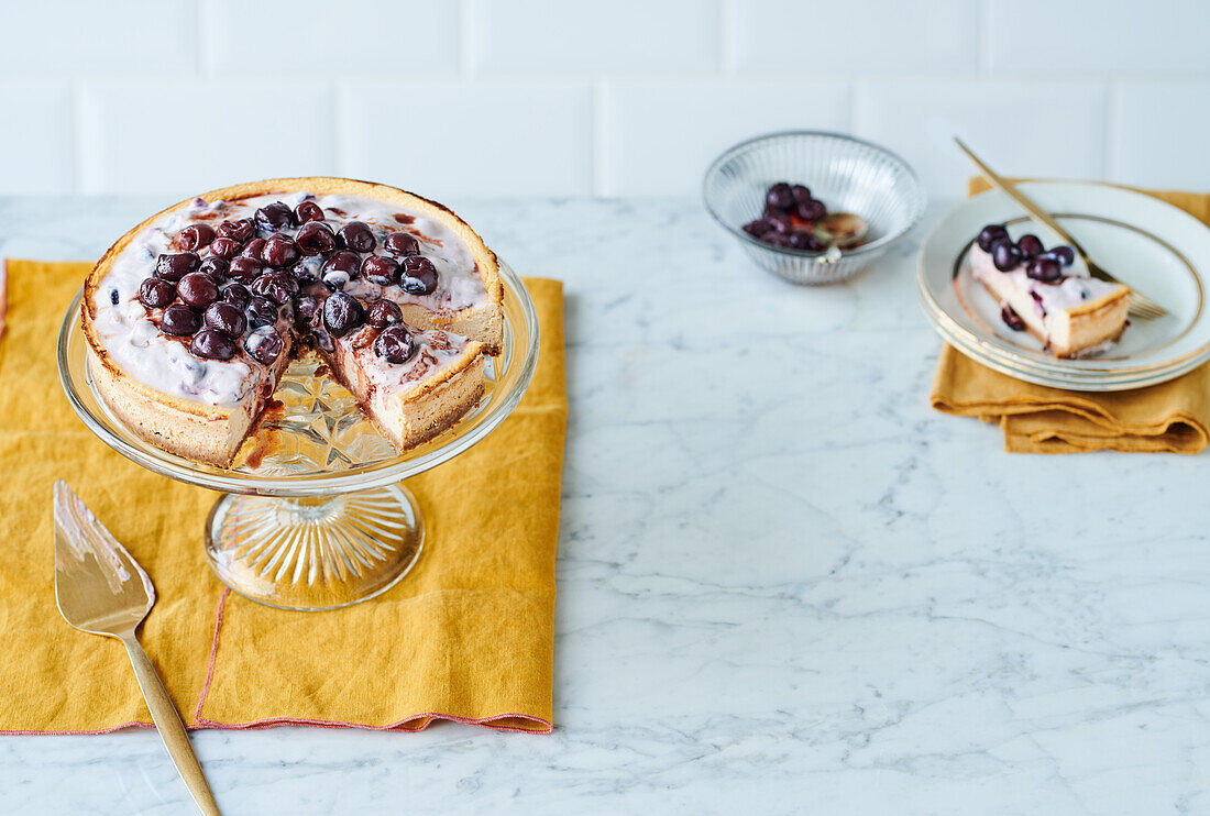 Vanille-Kardamom-Käsekuchen mit Kirschen