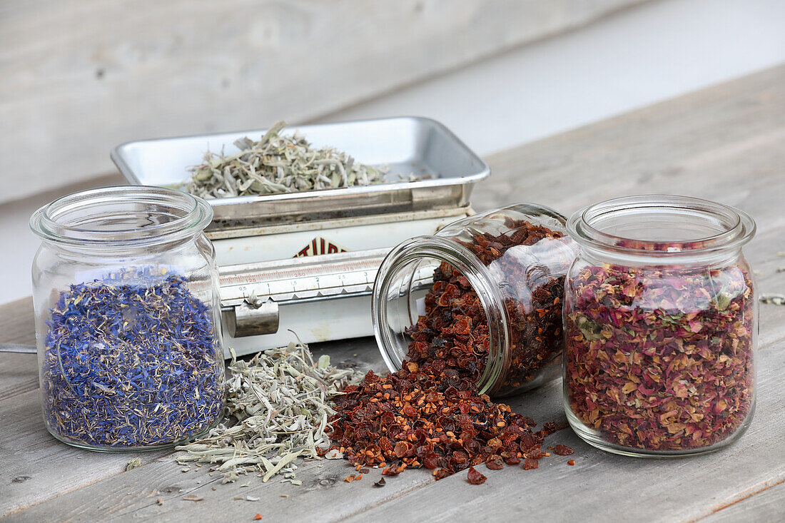 Dried medicinal herbs and medicinal flowers