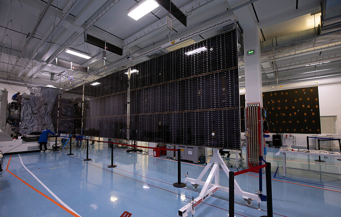 ESA JUICE solar array deployment test