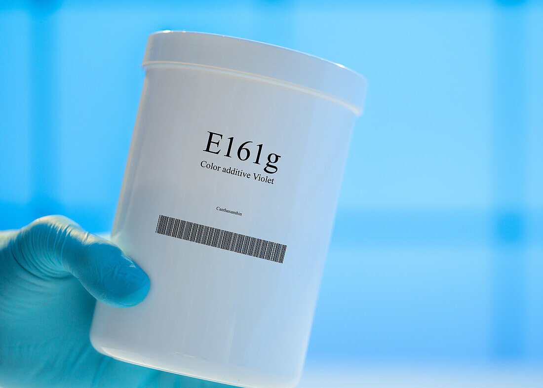Container of the food additive E161g