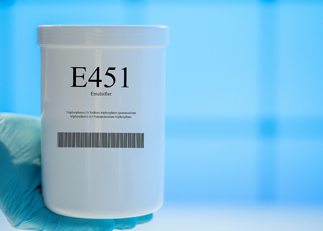 Container of the food additive E451