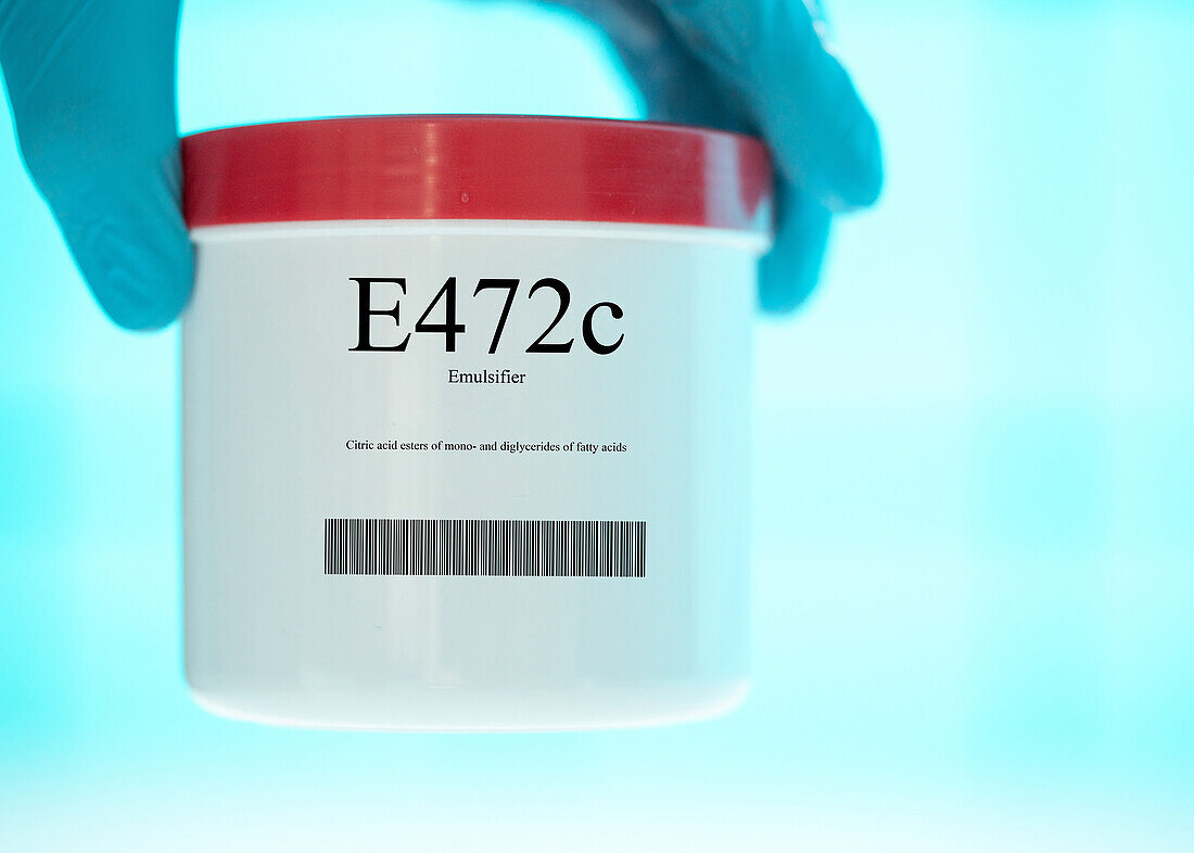 Container of the food additive E472c