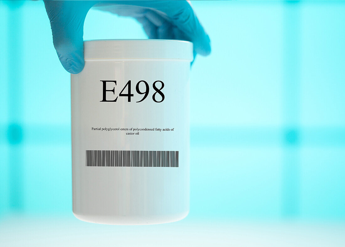 Container of the food additive E498