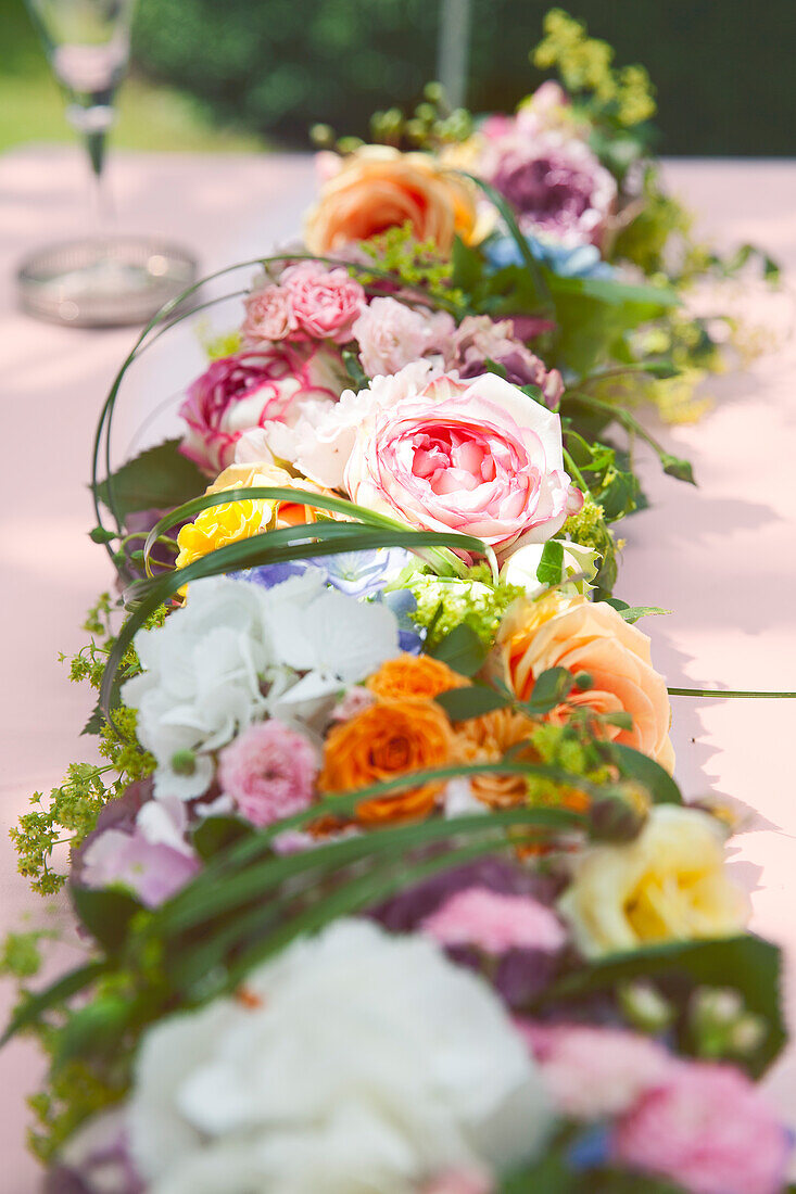 Table decoration of roses