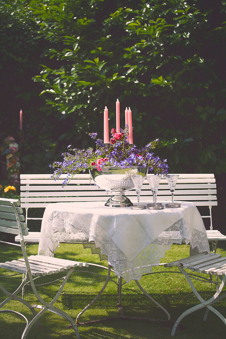 Table decoration with roses