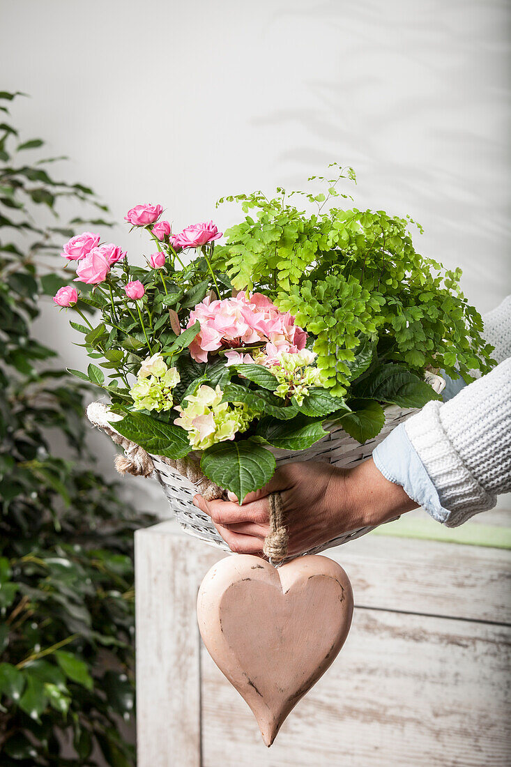 Rosa, Hydrangea, Adiantum raddianum