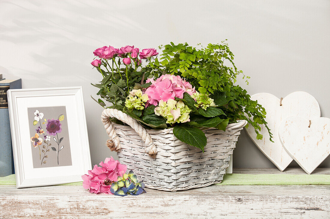 Rosa, Hydrangea, Adiantum raddianum