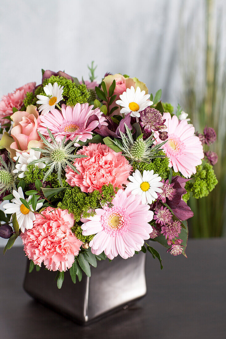 Bouquet pink white with daisies