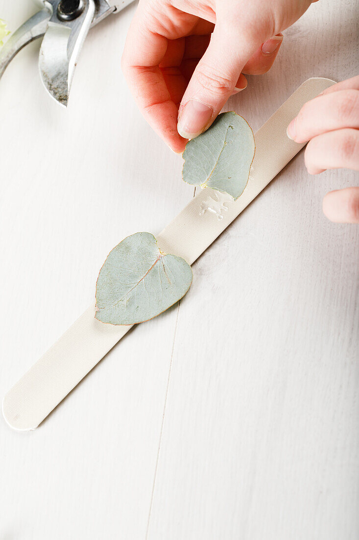 DIY flower bracelet